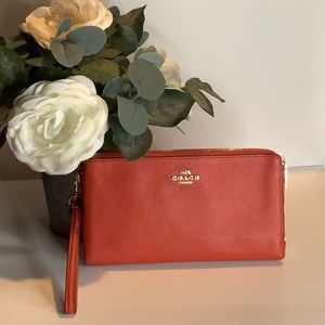 Coach clutche pre-owned